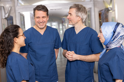 Dr. Kitzrow im Gespräch mit Kollegen