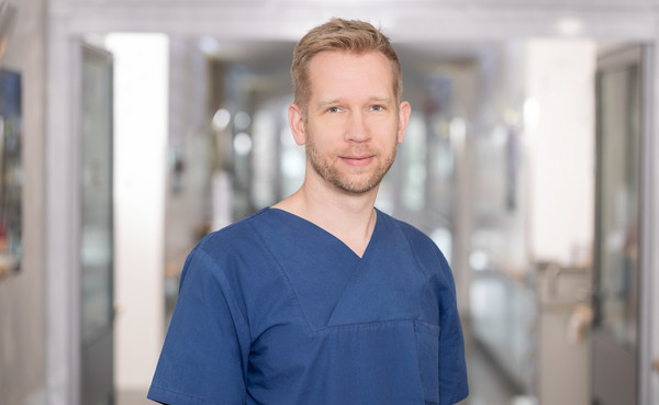 Dr. med. Nils Tiebel